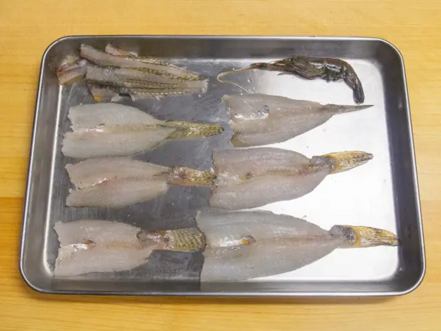 ハゼは背開きにする