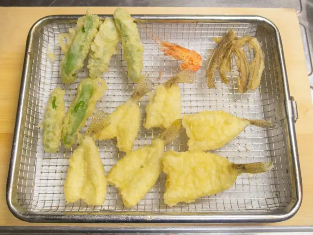 揚げ物の油を切る