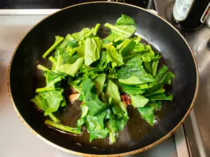 ほうれん草を加える