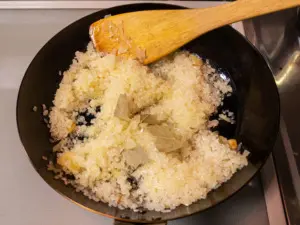 ローリエを加える