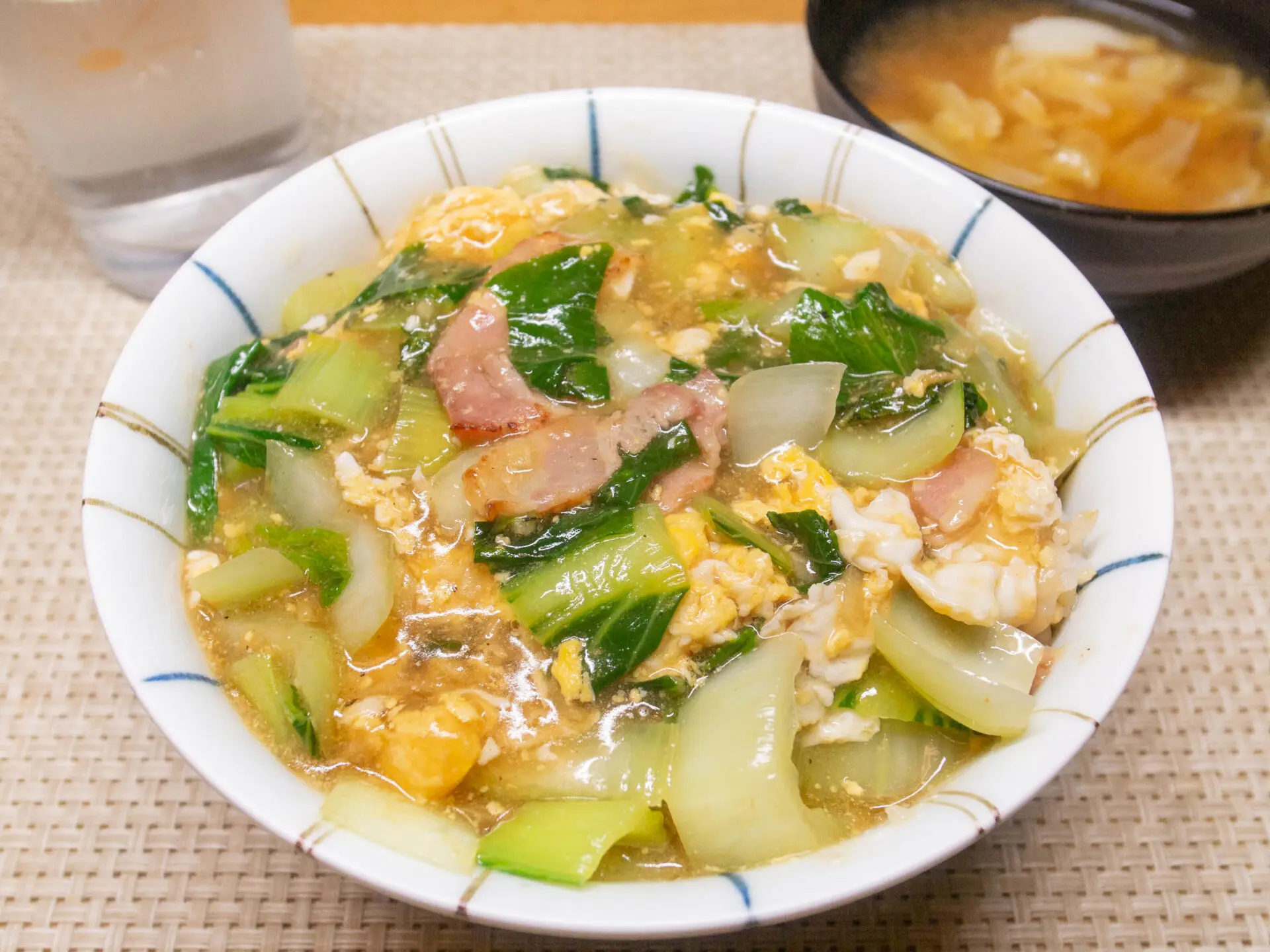 あるものでつくるベーコンとチンゲン菜のあんかけ丼 Run To Be Sober