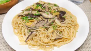 椎茸とアンチョビのパスタ