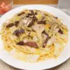 サラミとキャベツと舞茸のパスタ