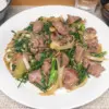 豚カシラと春菊の炒めもの