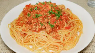 桃屋うま辛万能調味料でつくるミートソーススパゲッティ