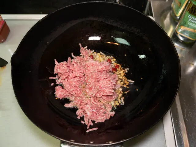 挽肉を加えた写真