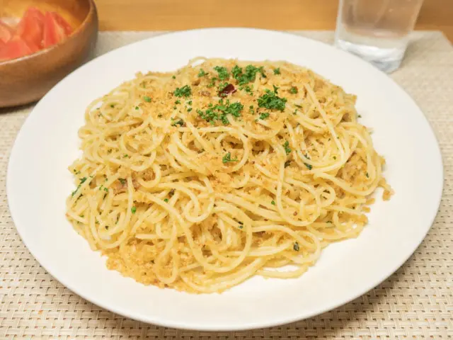 パン粉とアンチョビのパスタ