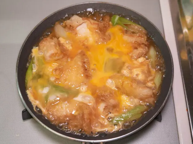 溶き卵を回し入れた写真