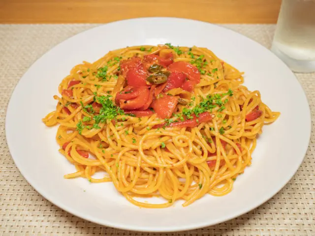 焼き赤パプリカと青唐辛子のパスタ