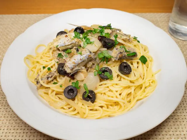 ししゃもとブラックオリーブのパスタ