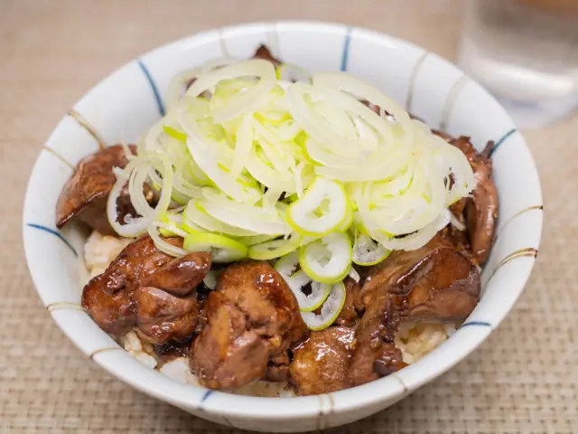 鶏もつ丼