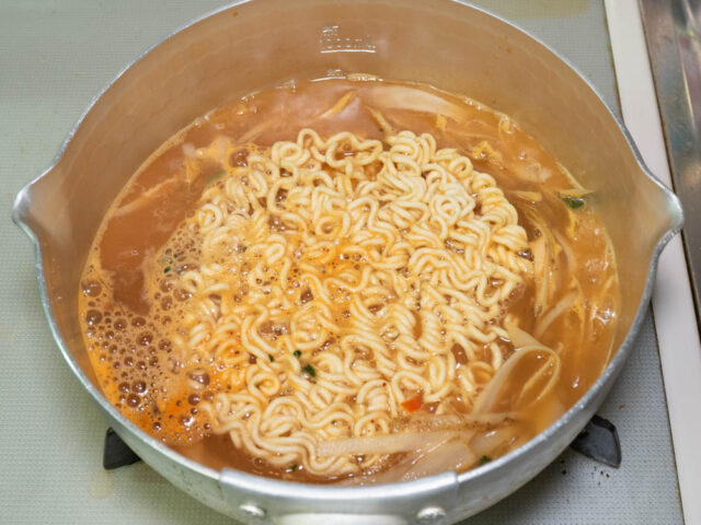 麺を入れた写真