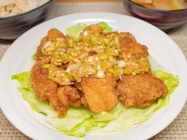 香味ねぎダレでいただく鶏唐揚げ