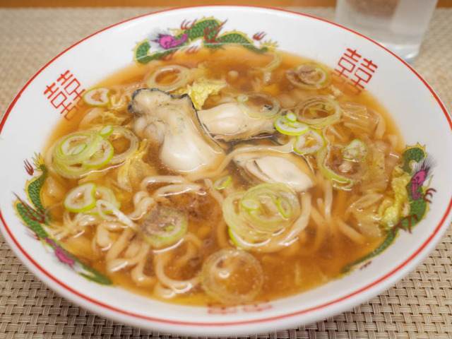 牡蠣と白菜の醤油ラーメン