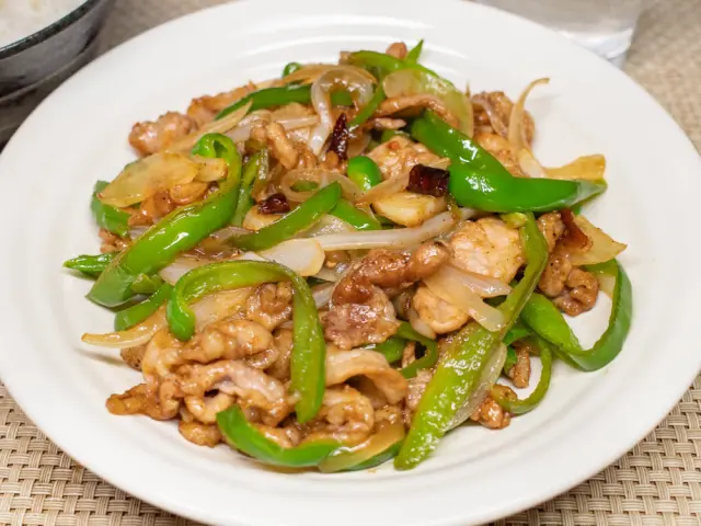 豚肉とピーマンと新玉ねぎの味ぽんオイスターソース炒め