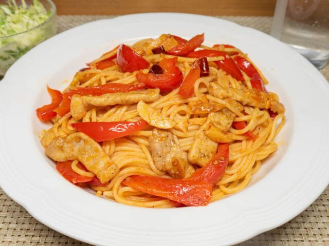 豚肉とパプリカのパスタ