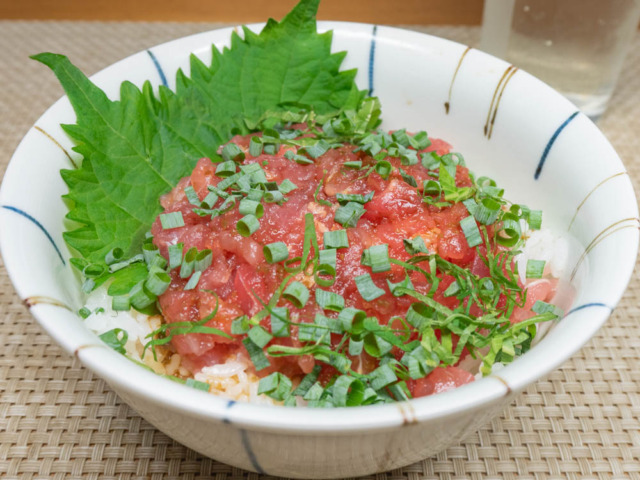 マグロのたたき丼(柚子胡椒風味)