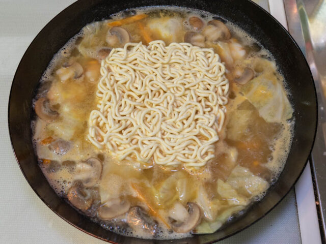 インスタント麺を入れた写真