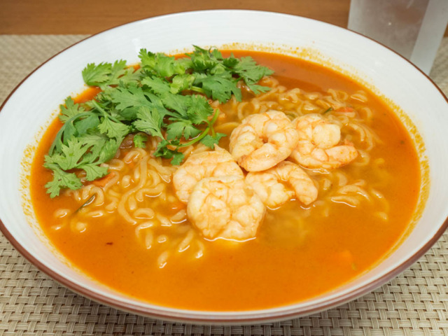 パクチー香るトムヤムクン辛ラーメン