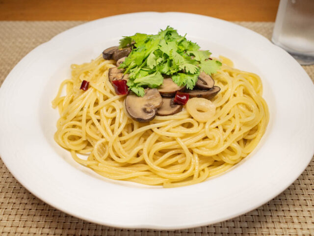 パクチーとマッシュルームのパスタ