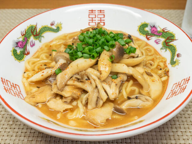 ニンニク！バター！きのこ！濃厚味噌ラーメン