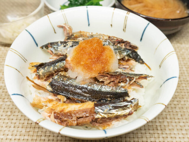 焼き秋刀魚丼