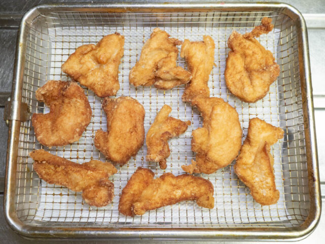 揚げた竜田揚げの写真