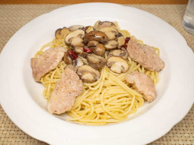 豚もも肉とマッシュルームのパスタ