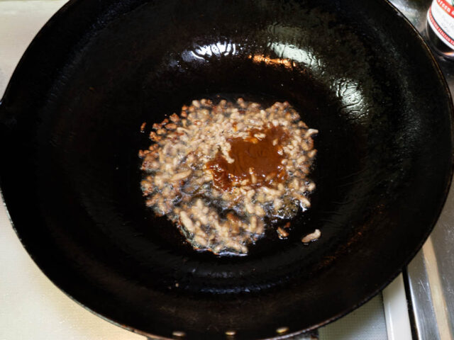 豆板醤と味噌スープを加えた写真