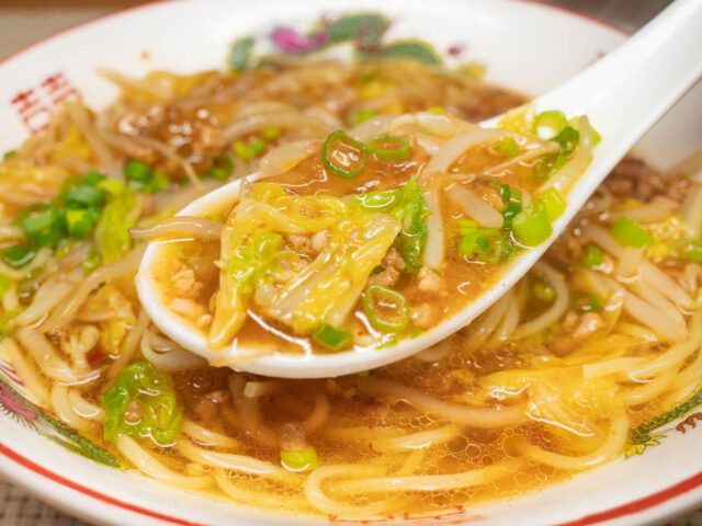 あんかけをレンゲですくった写真