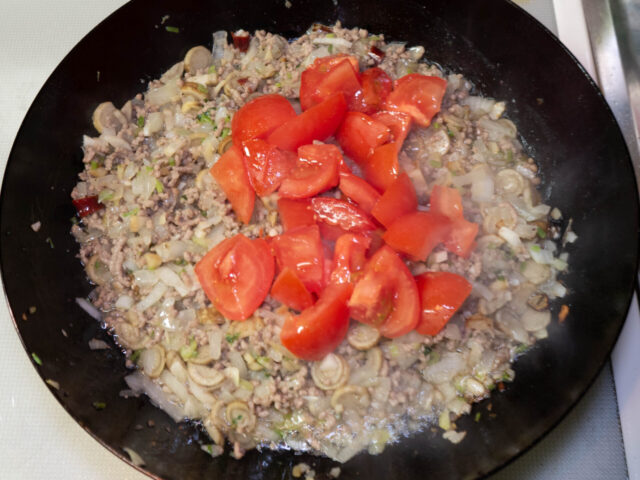 トマトを加えた写真