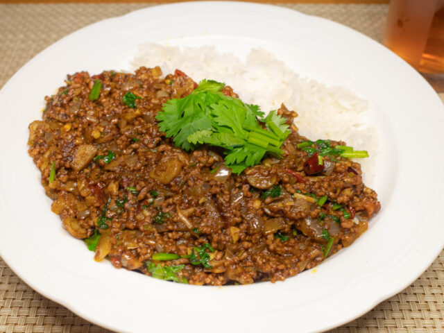 ごぼうとパクチーのキーマカレー