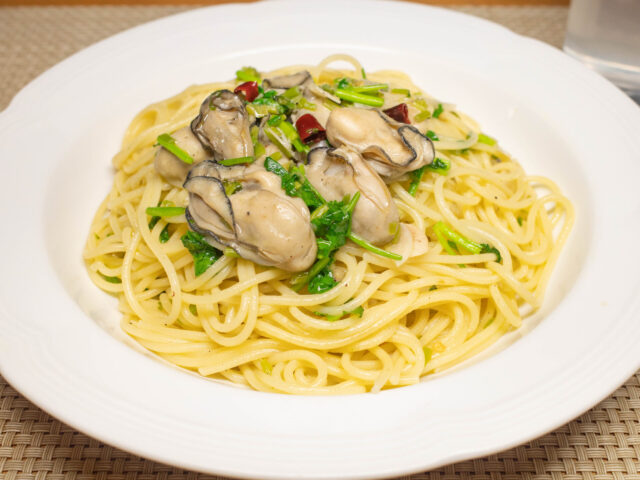 牡蠣とパクチーのパスタ