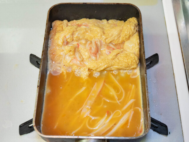 空いたスペースに卵液を流し入れた写真