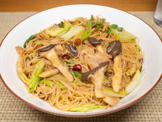 豚肉と白菜と平茸の焼きビーフン