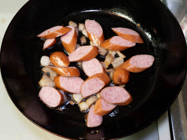 ソーセージを加えた写真