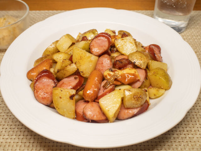ソーセージとチーズのジャーマンポテト