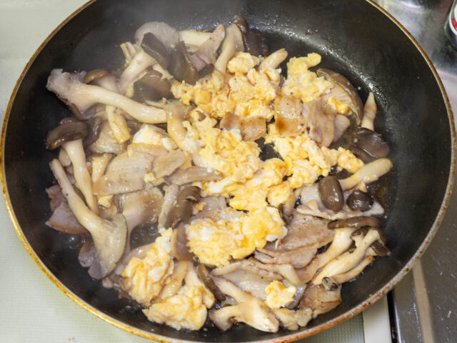 あわせた調味料を加えた写真