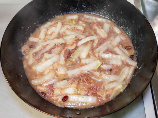 パスタの茹で汁を加えた写真