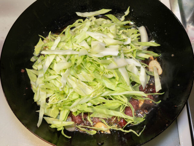 キャベツを加えた写真