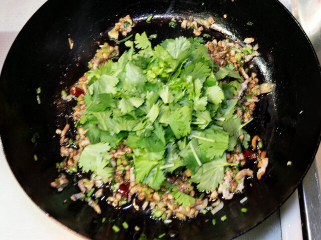 パクチーの葉を加えた写真