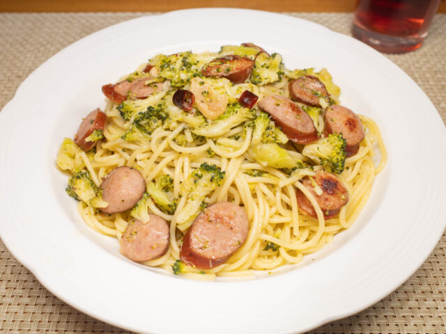 ソーセージとブロッコリーのパスタ