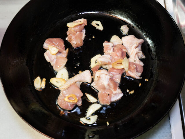 鶏肉を入れた写真