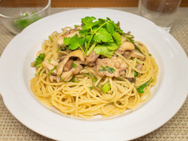 芹と鶏肉と椎茸のパスタ