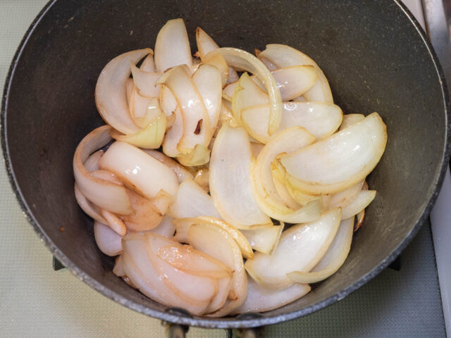 タマネギを炒めた写真