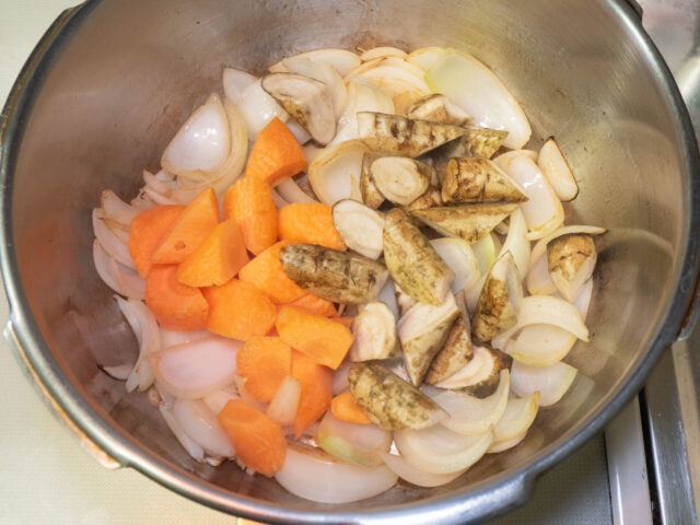 ニンジンとごぼうを加えた写真