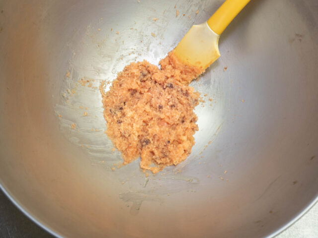 バイクに、明太子、バターを混ぜた写真