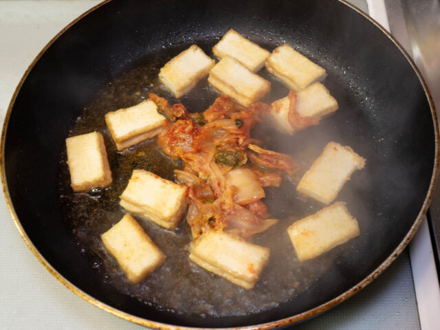 キムチと水を加えた写真