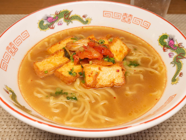 油揚げのキムチ炒め味噌ラーメン