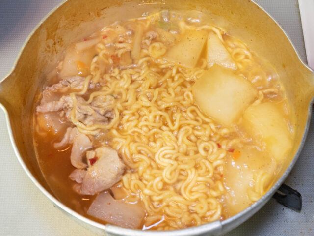 麺を煮た写真